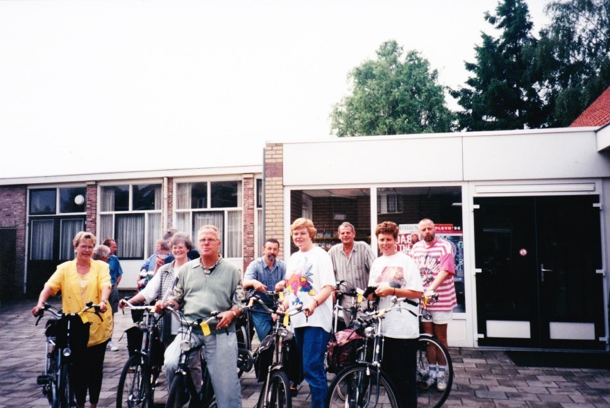 vertrek op de fiets vanaf geraniumstraat naar familiedag nijreesbos vertrek op de fiets vanaf geraniumstraat naar familiedag nijreesbos